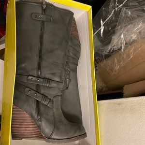 Size 8.5 Very Volatile Los Angeles Black boots